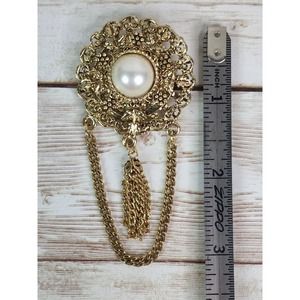 Vtg 3" Gold Tone Brooch Pin Pendant With Chain Rope and Tassel Faux Pearl